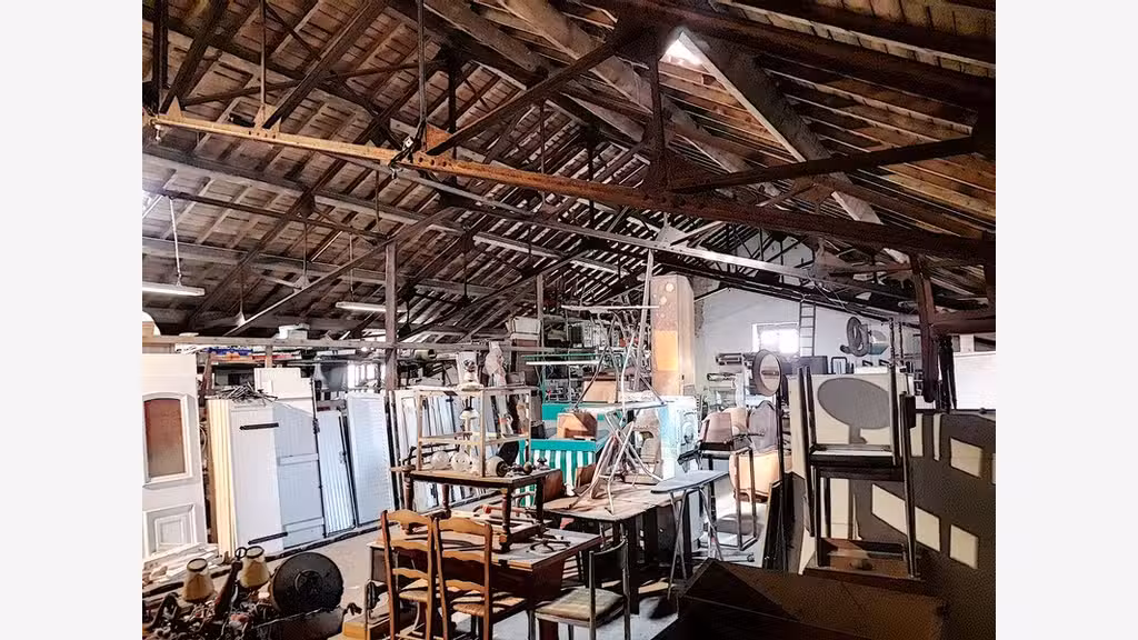 Cède 4 200m² de bâtiments à Provins centre