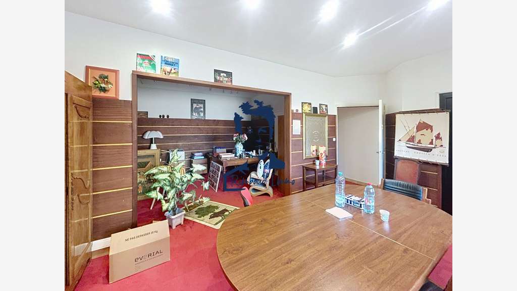 AV locaux professionnels 700m² Remilly-Aillicourt