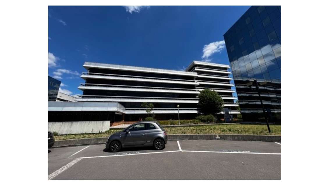 Bureau rénové lumineux 315m² à vendre à Cergy  