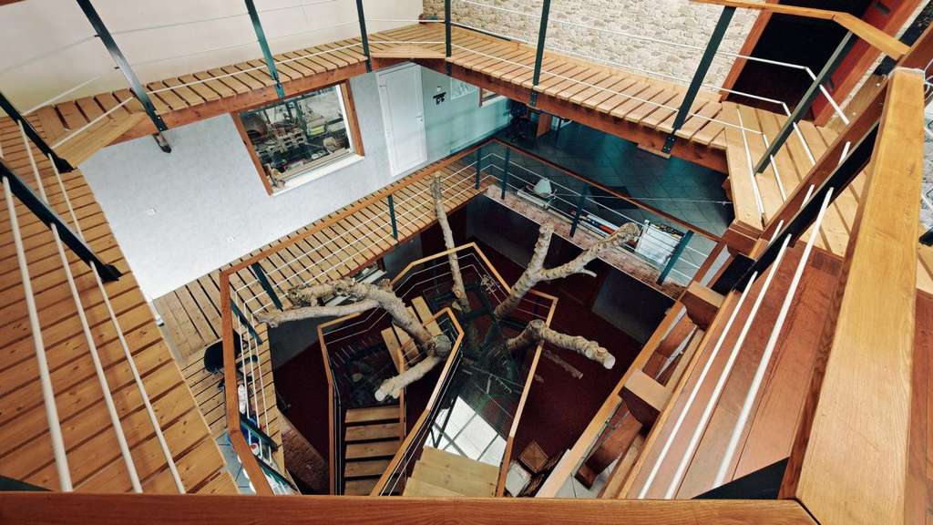 Ensemble immobilier professionnel avec hall de