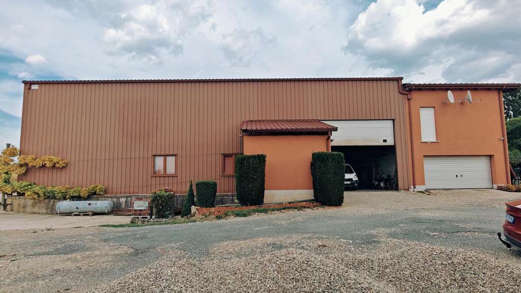 Ensemble immobilier professionnel avec hall de