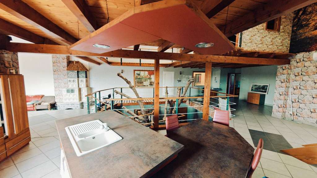 Ensemble immobilier professionnel avec hall de