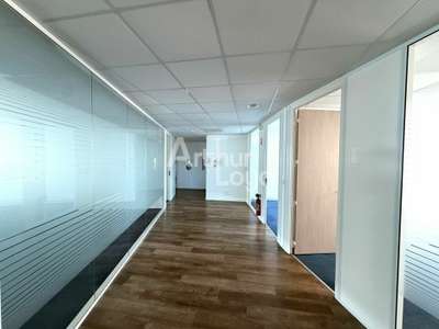 Bureaux 183m² à vendre au 1er étage Saint Benoit
