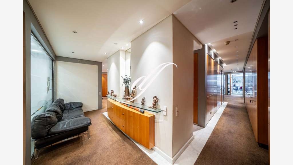 AV bureaux 761m² à St-Cloud Le Val D'or