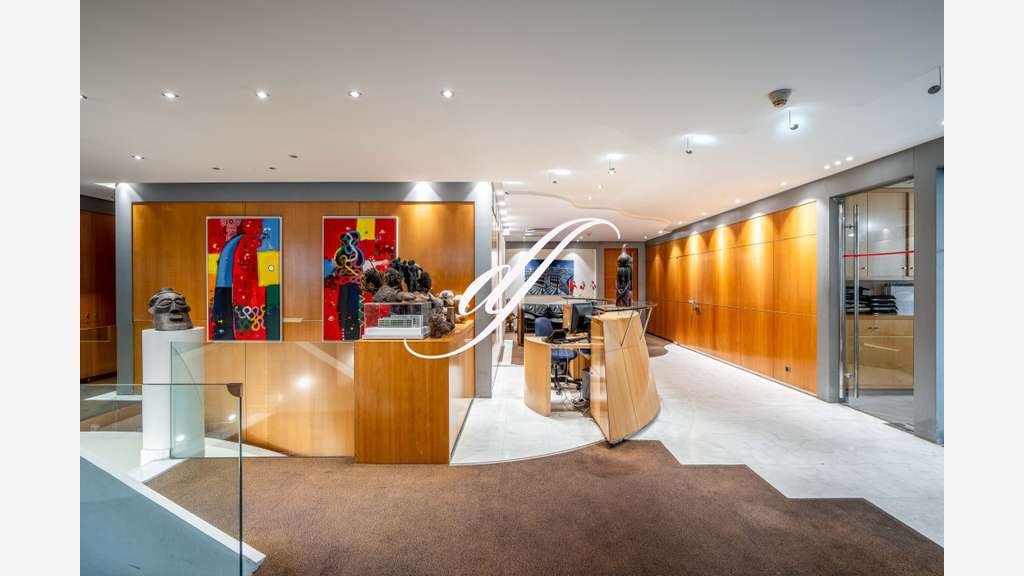 AV bureaux 761m² à St-Cloud Le Val D'or