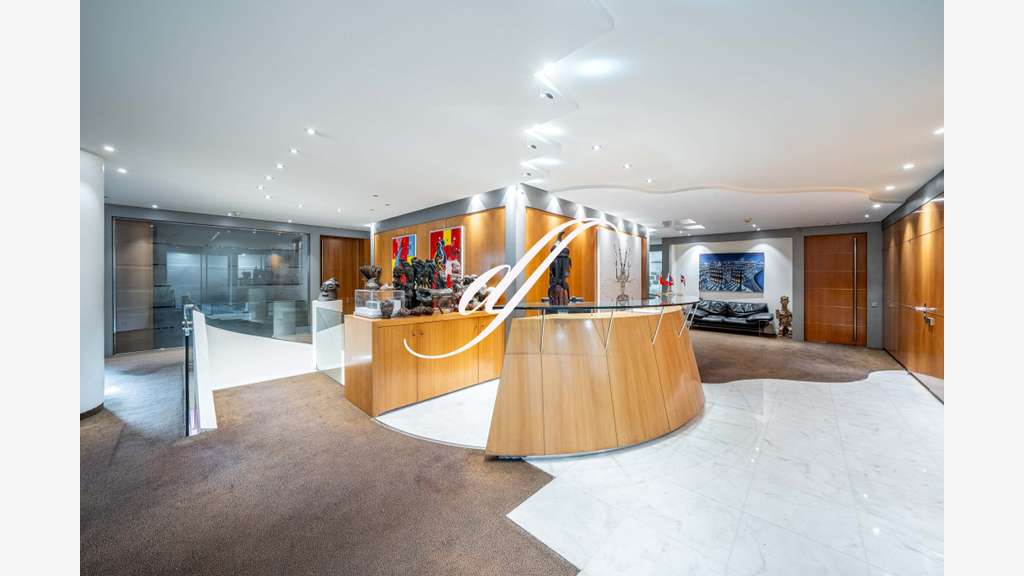 AV bureaux 761m² à St-Cloud Le Val D'or
