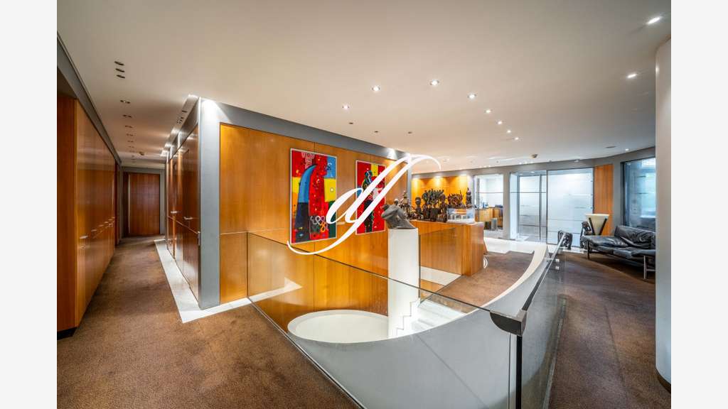 AV bureaux 761m² à St-Cloud Le Val D'or