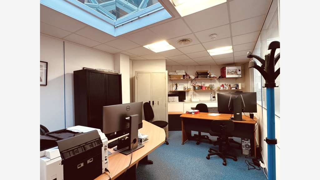 A vendre plateau de bureaux 170m² R+1 Saint-Cloud