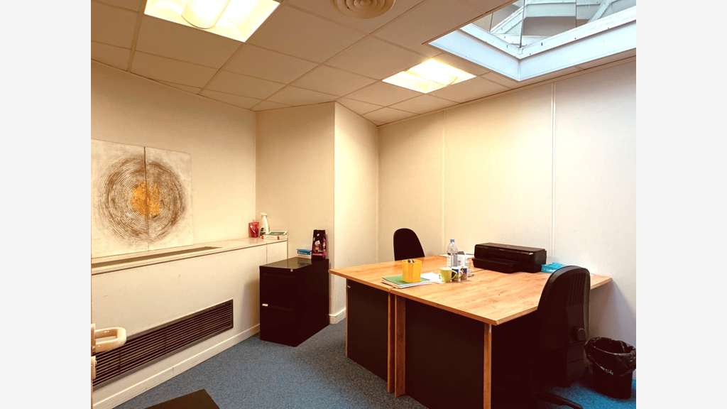 A vendre plateau de bureaux 170m² R+1 Saint-Cloud