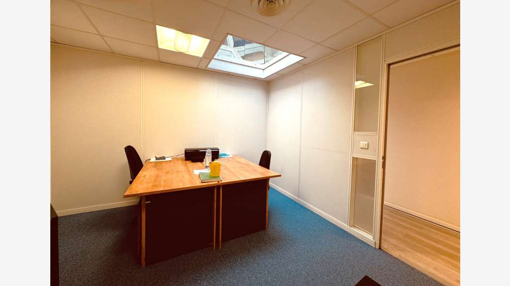 A vendre plateau de bureaux 170m² R+1 Saint-Cloud