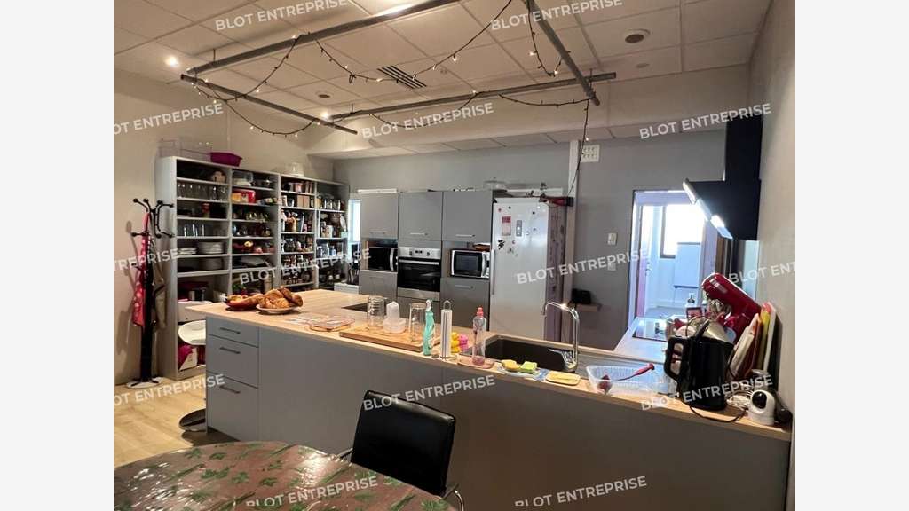 À VENDRE / À LOUER - BUREAUX 728 m² - SAINT HE