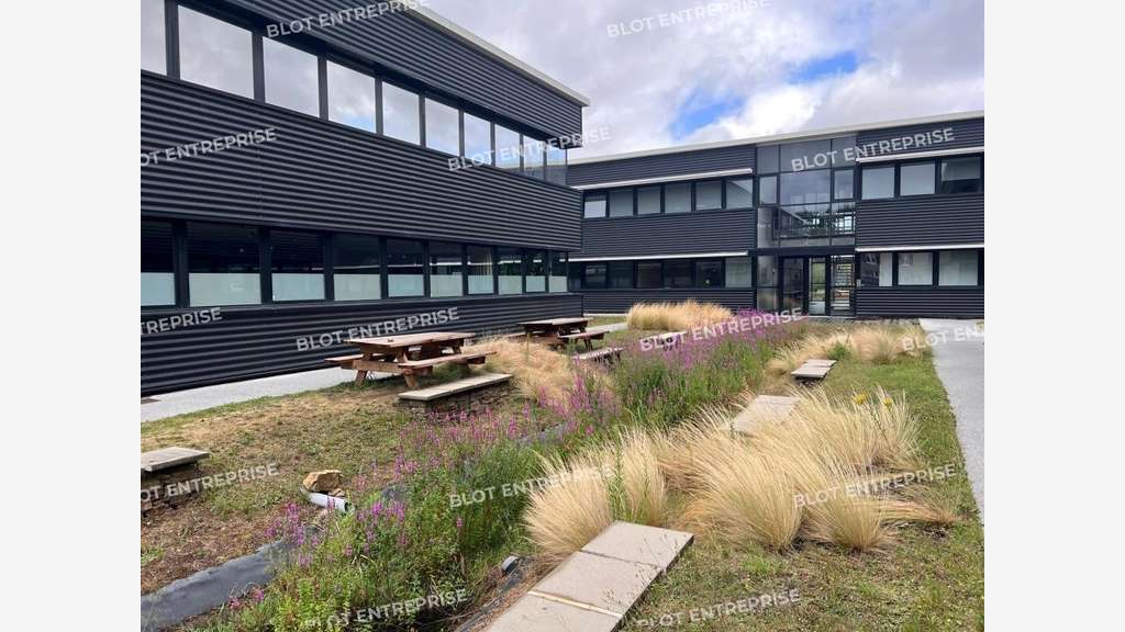 À VENDRE / À LOUER - BUREAUX 728 m² - SAINT HE