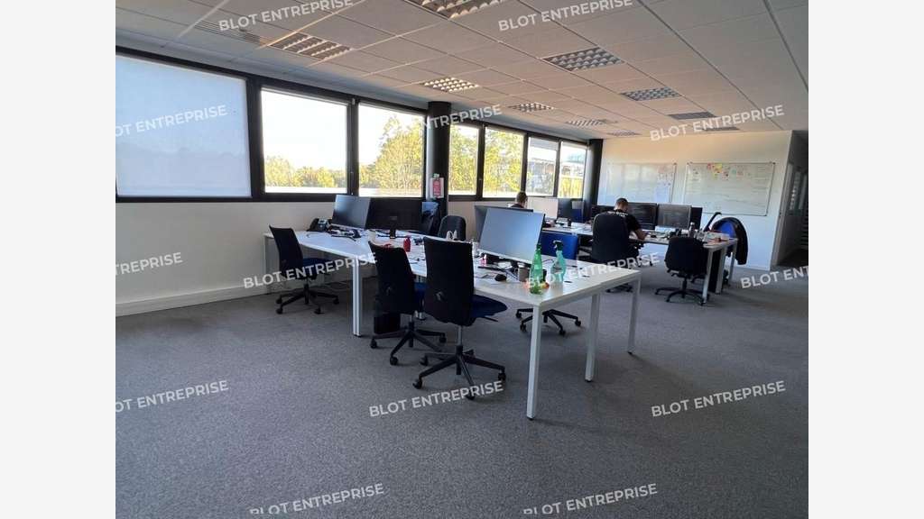 À VENDRE / À LOUER - BUREAUX 728 m² - SAINT HE