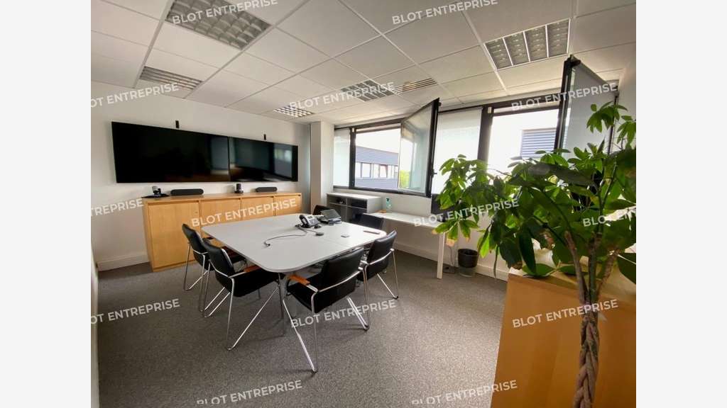 À VENDRE / À LOUER - BUREAUX 728 m² - SAINT HE