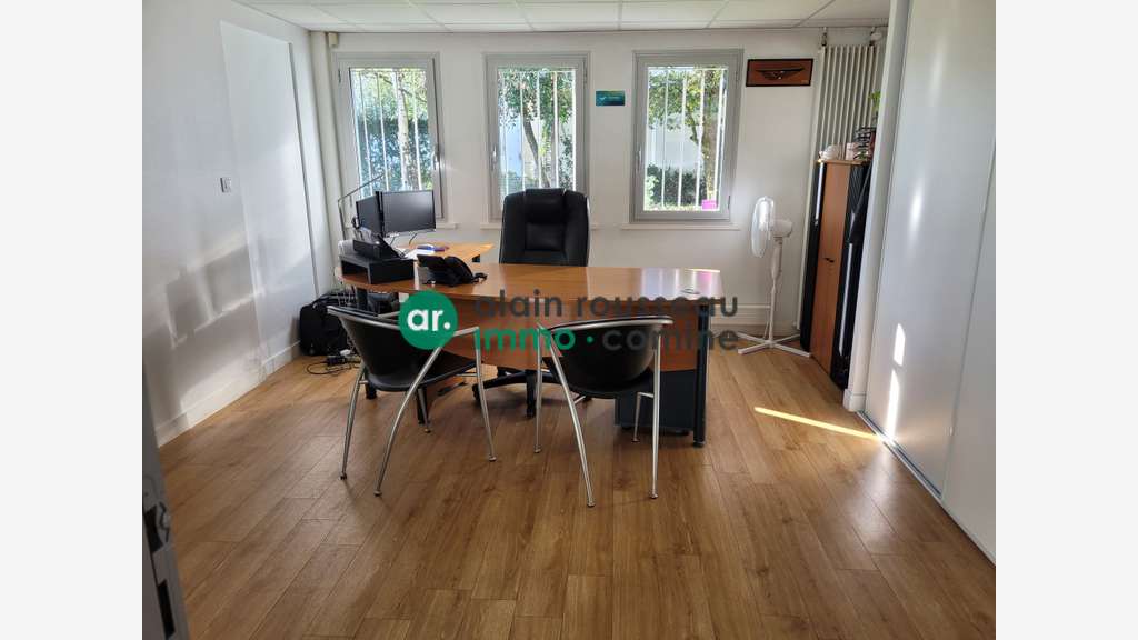 SAINT HERBLAIN / BUREAUX - ENTREPOT 688 M²