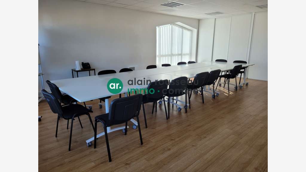 SAINT HERBLAIN / BUREAUX - ENTREPOT 688 M²