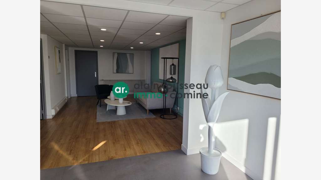 SAINT HERBLAIN / BUREAUX - ENTREPOT 688 M²