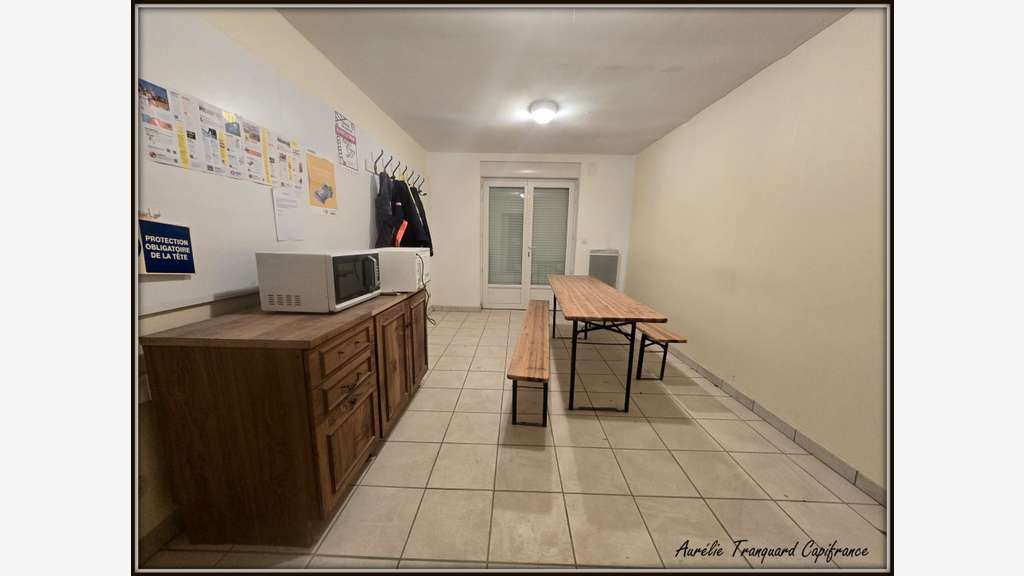 Local/ Atelier + bureau À VENDRE - de 508 m² avec 