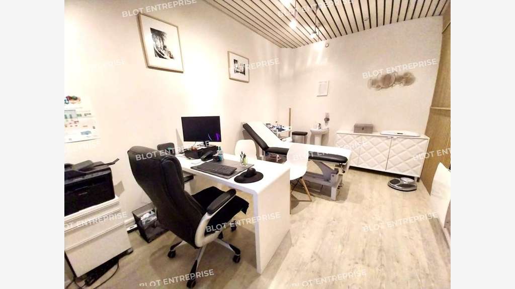 A vendre bureaux 47m² RDC belle visibilité St-Malo
