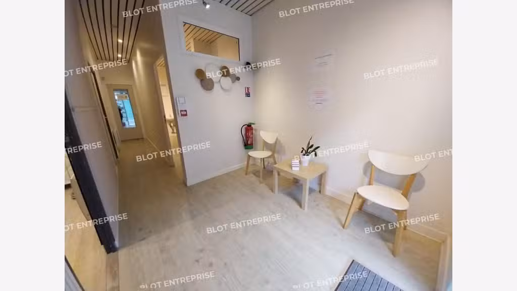 A vendre bureaux 47m² RDC belle visibilité St-Malo