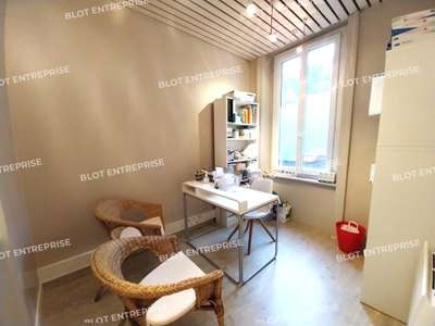 A vendre bureaux 47m² RDC belle visibilité St-Malo