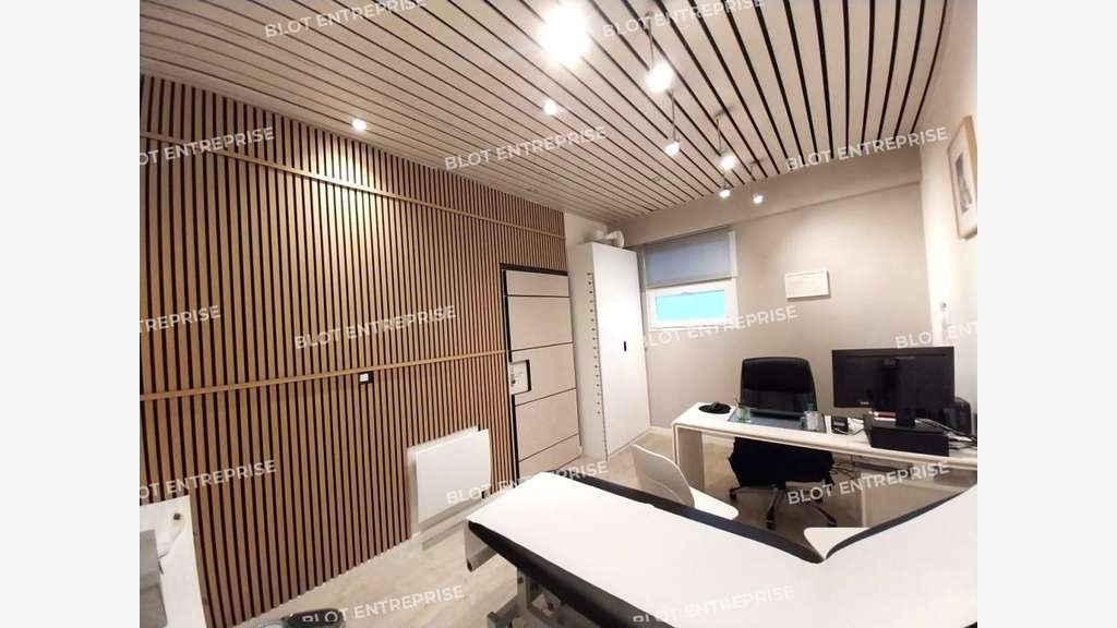 A vendre bureaux 47m² RDC belle visibilité St-Malo