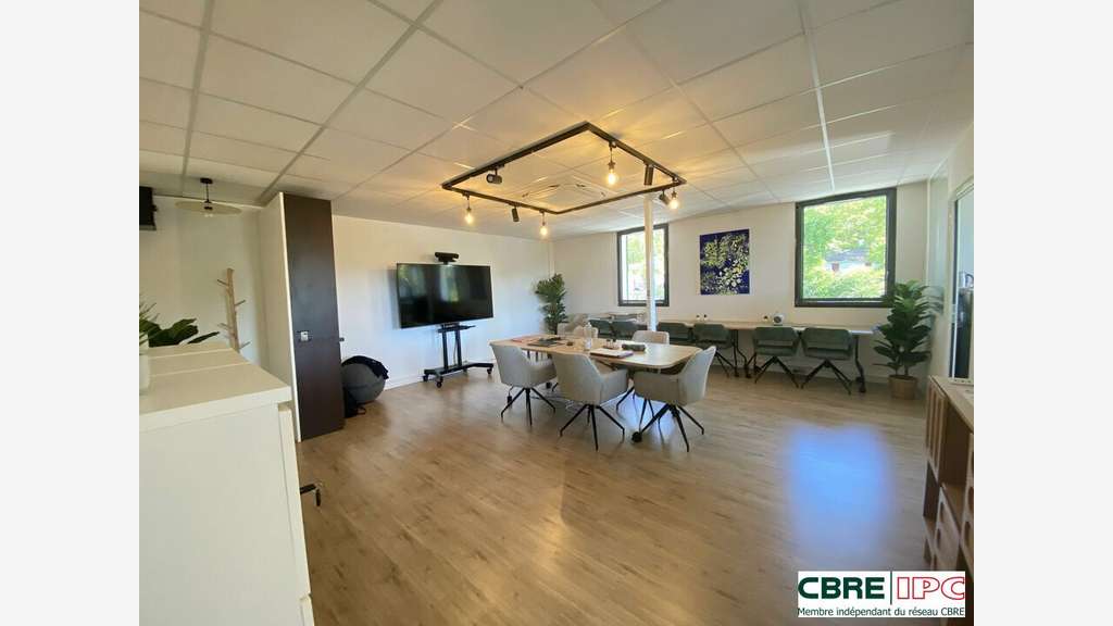 Vente bureaux 74m² au 2ème étage St Pierre d'Irube