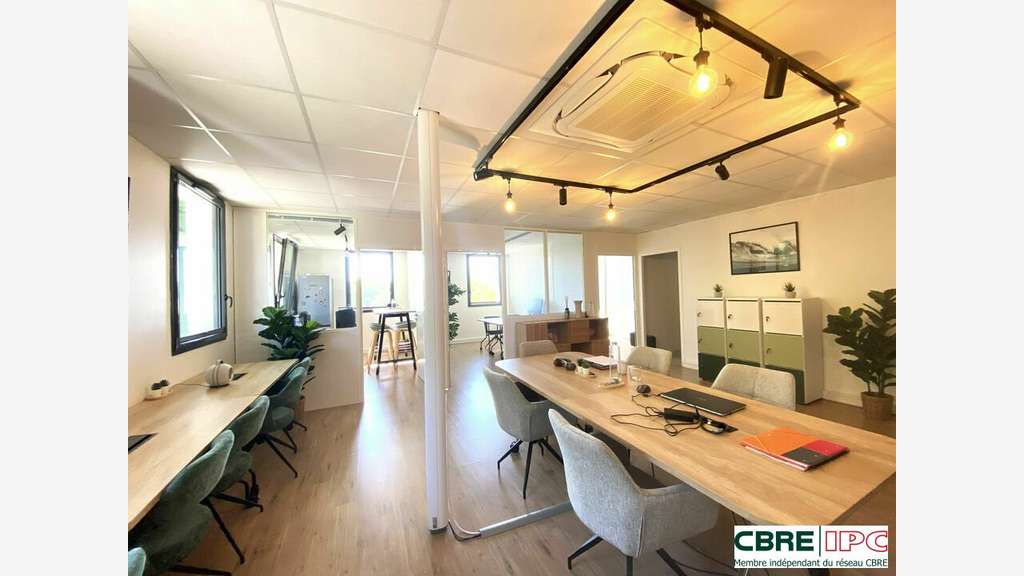 Vente bureaux 74m² au 2ème étage St Pierre d'Irube