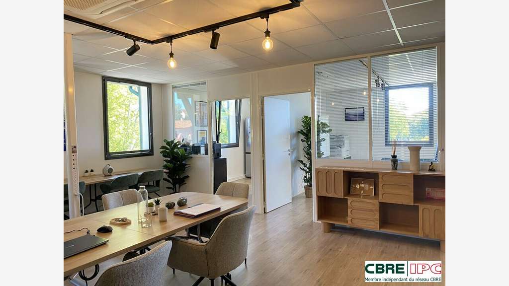 Vente bureaux 74m² au 2ème étage St Pierre d'Irube