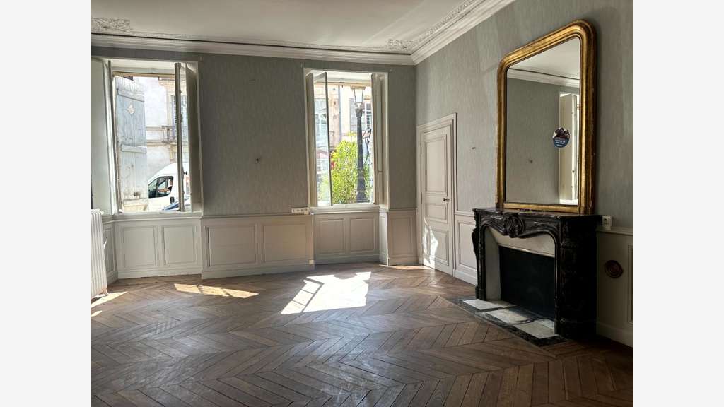 Local/bureau à vendre SEMUR EN AUXOIS (21)
