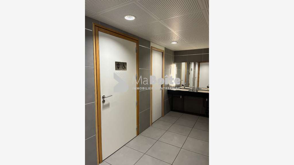Vente bureau 330m² à Saint-Etienne A72