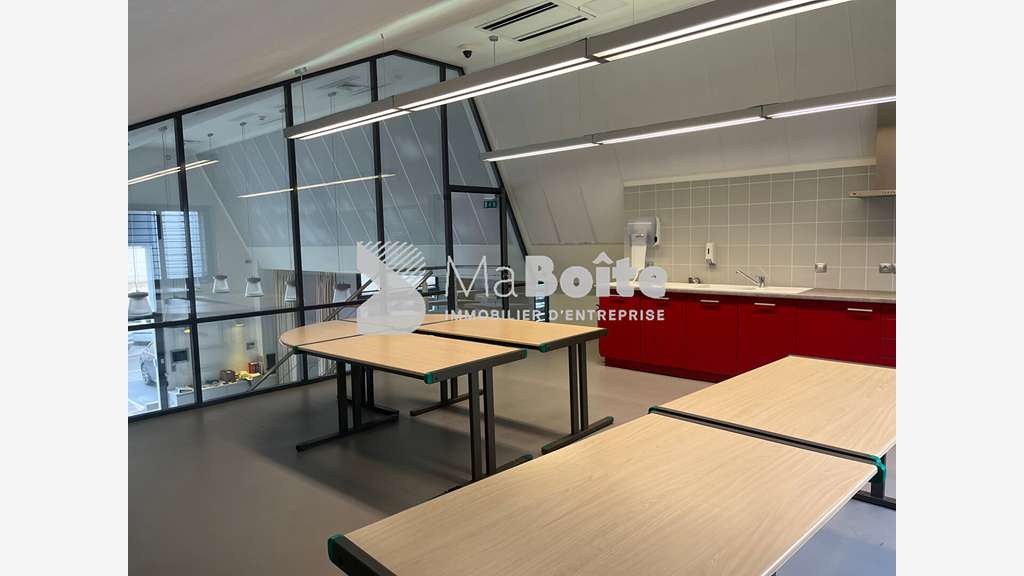 Vente bureau 330m² à Saint-Etienne A72