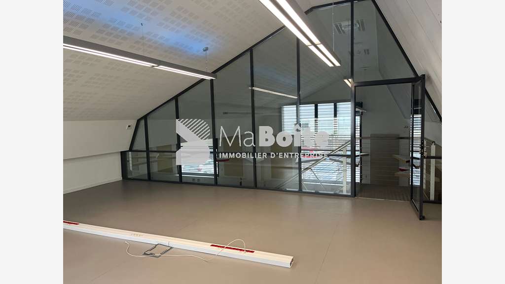 Vente bureau 330m² à Saint-Etienne A72