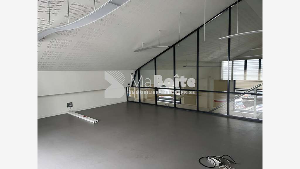 Vente bureau 330m² à Saint-Etienne A72