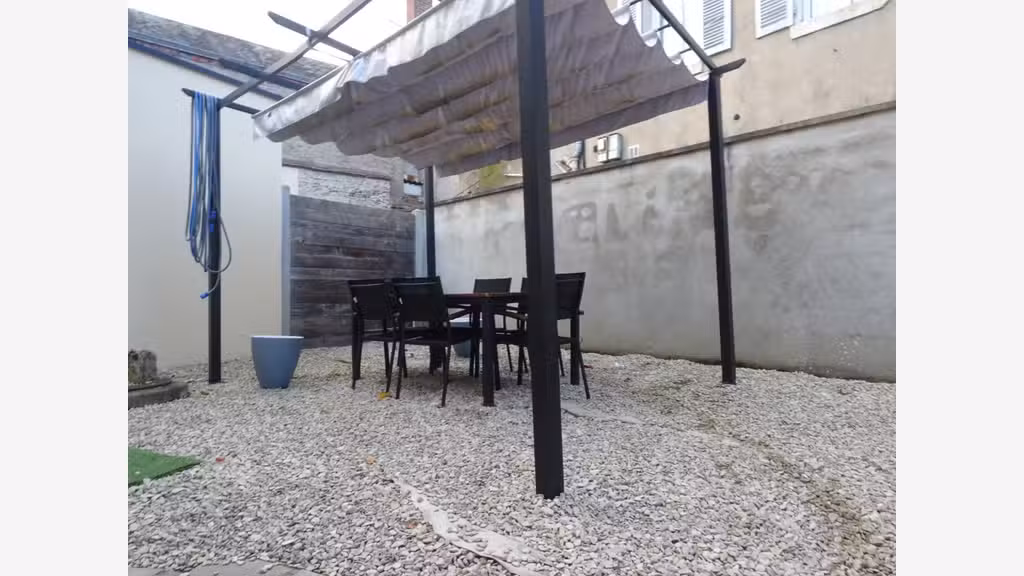 Local + appart 170m² à vendre à Sully sur Loire