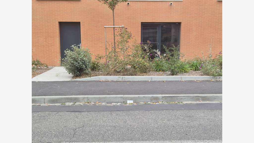 Local  59 m² Toulouse Roseraie
