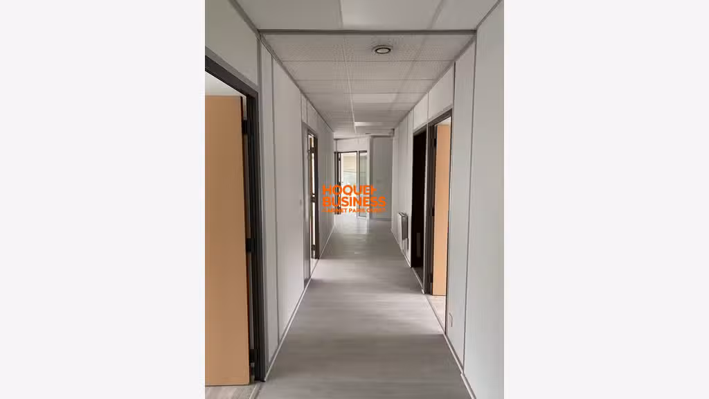 Vente murs de bureaux 320m² Trappes Parc Pissaloup