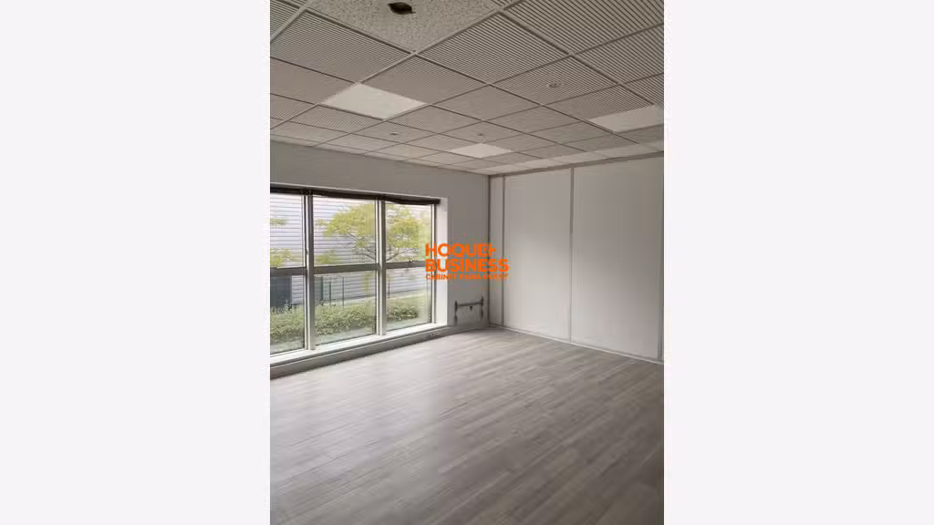 Vente murs de bureaux 320m² Trappes Parc Pissaloup