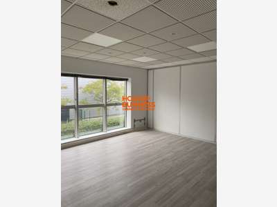 Vente murs de bureaux 320m² Trappes Parc Pissaloup
