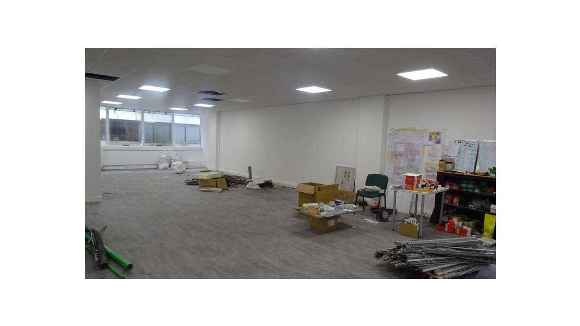 Bureau rénové 299m² état neuf à vendre à Cergy