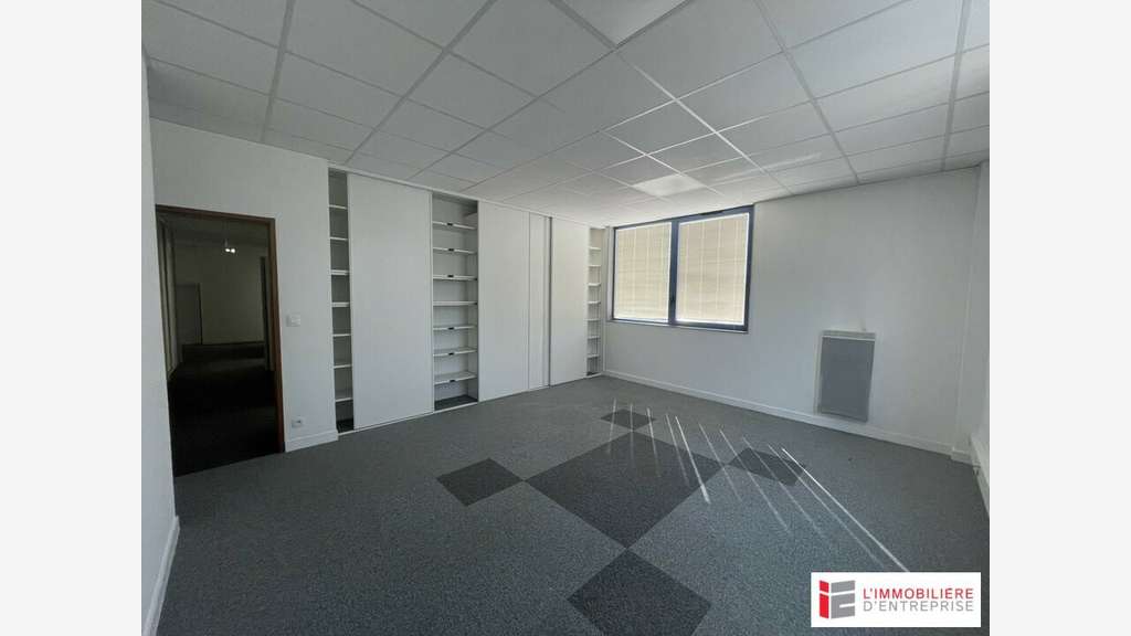 A vendre bureaux de 319m² au 1er étage à Vannes