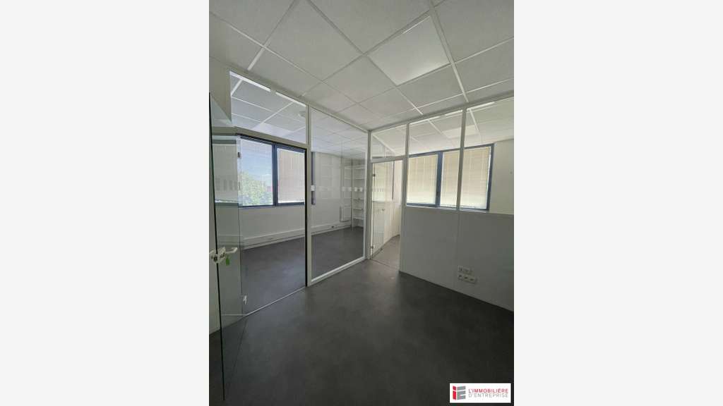 A vendre bureaux de 319m² au 1er étage à Vannes