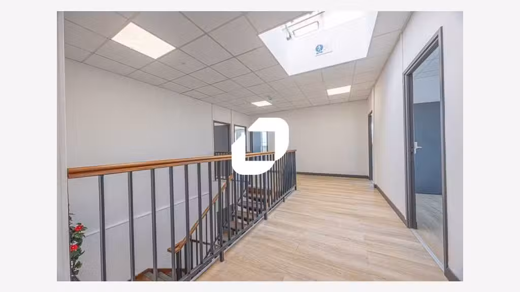 Vente Bureaux 305m² Vaux le penil