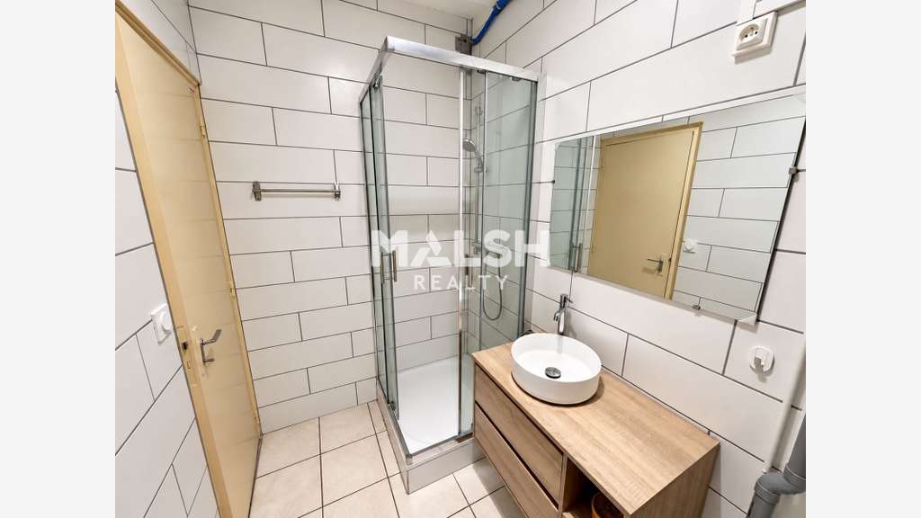 Bureaux - A Vendre - 101 m² - VENISSIEUX