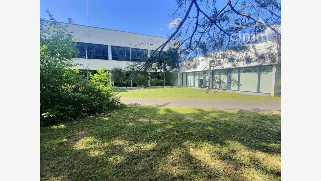 AV bureau 250m² à aménager à Vineuil 