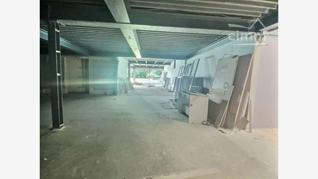 AV bureau 250m² à aménager à Vineuil 