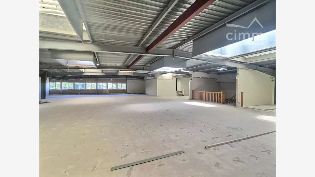 AV bureau 250m² à aménager à Vineuil 