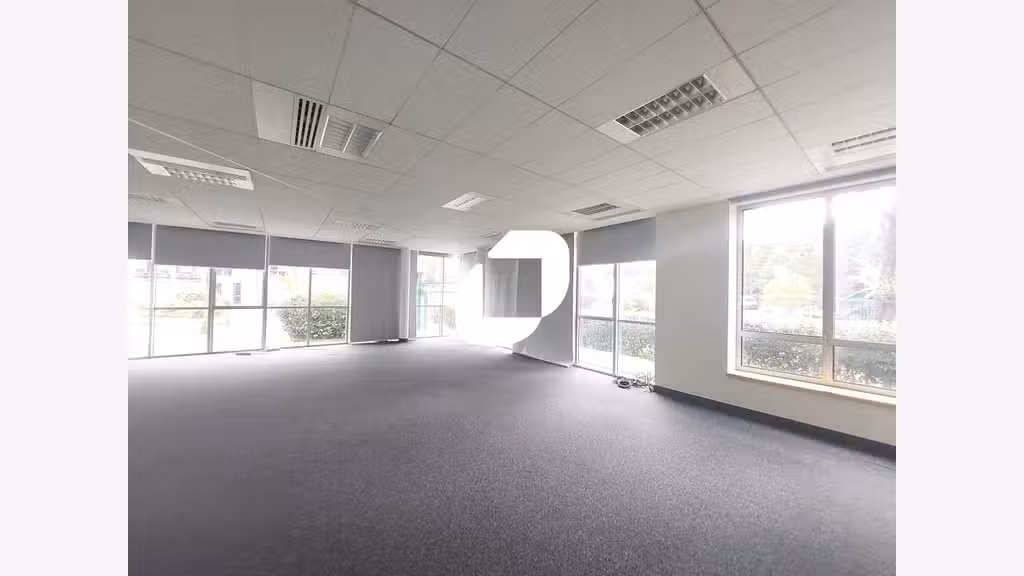 Vente Bureaux 2425m² Voisins le bretonneux