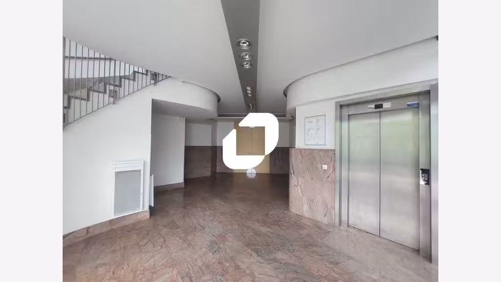 Vente Bureaux 2425m² Voisins le bretonneux