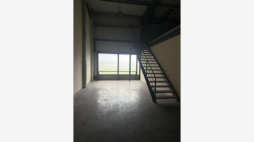 Local d’activités 416 m² à Voreppe — Showroom, Bur
